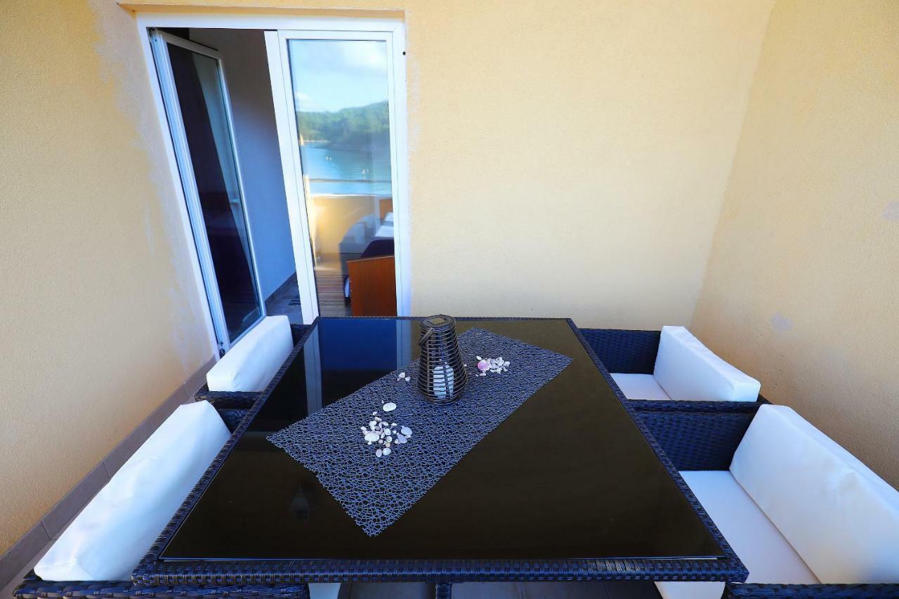 Apartments Savar - Ilo Brbinj 外观 照片