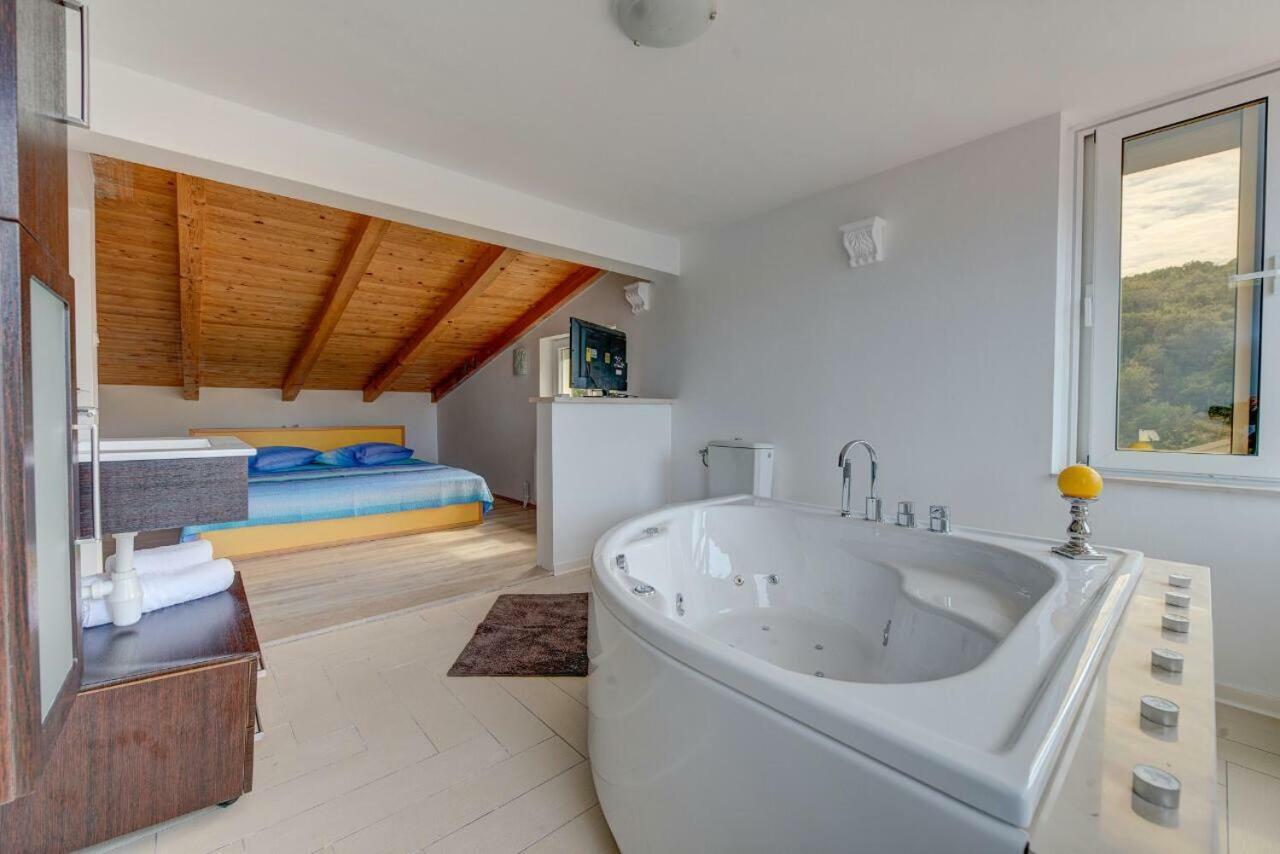 Apartments Savar - Ilo Brbinj 外观 照片