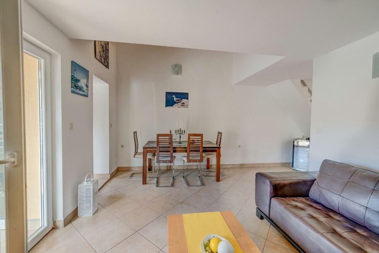 Apartments Savar - Ilo Brbinj 外观 照片