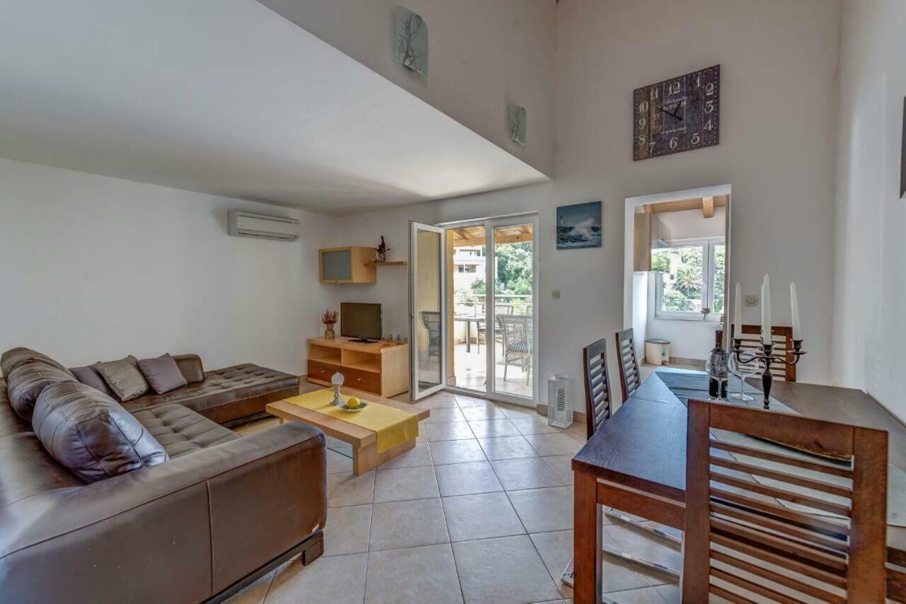Apartments Savar - Ilo Brbinj 外观 照片