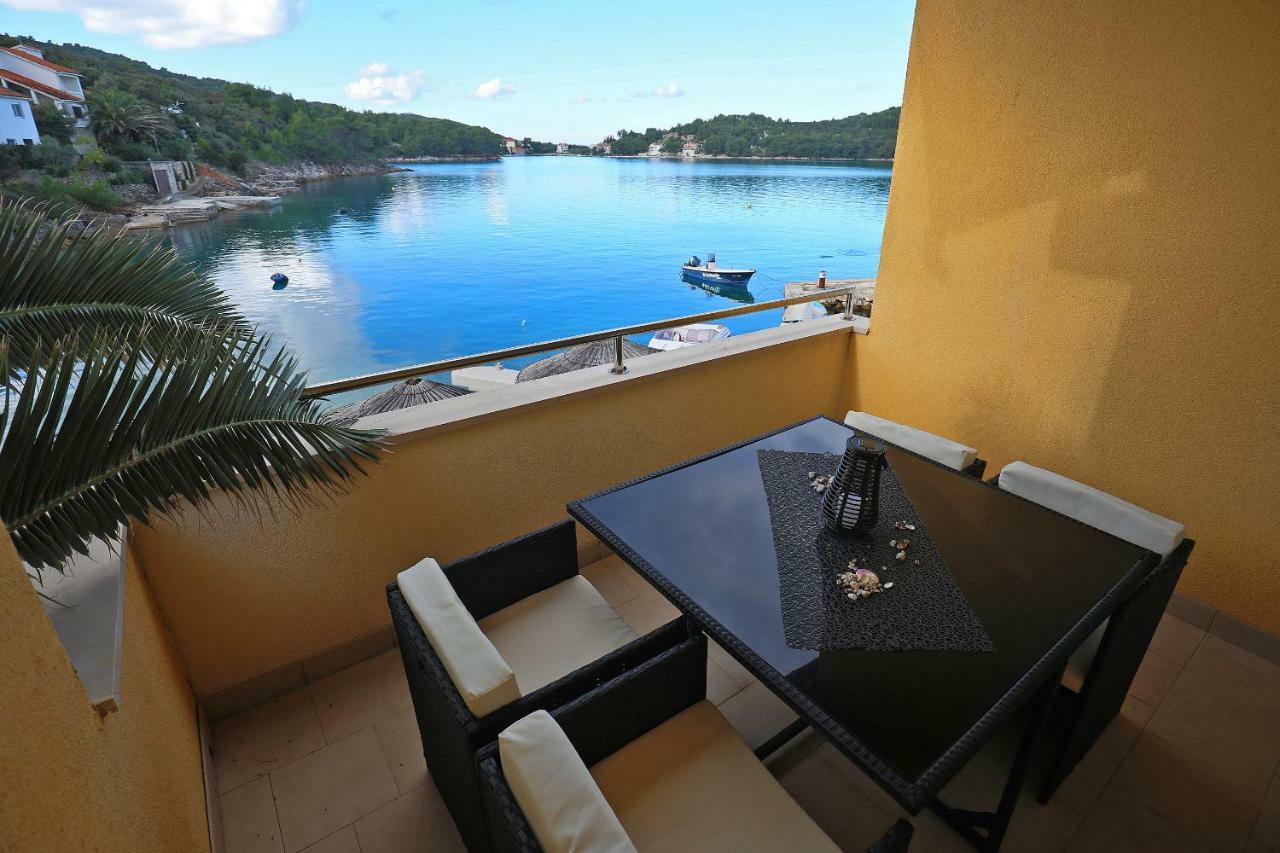 Apartments Savar - Ilo Brbinj 外观 照片
